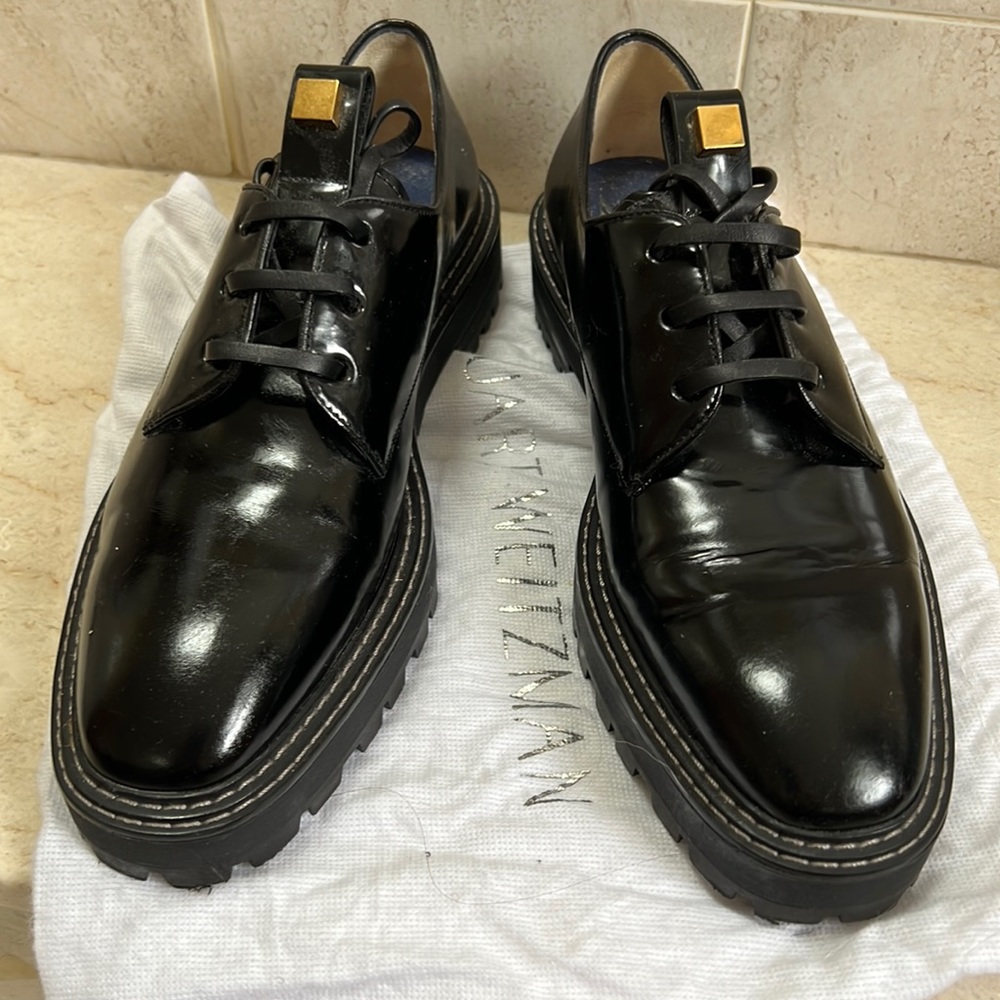 Stuart Weitzman women’s size 8. Never worn. No box, shoe bag only.